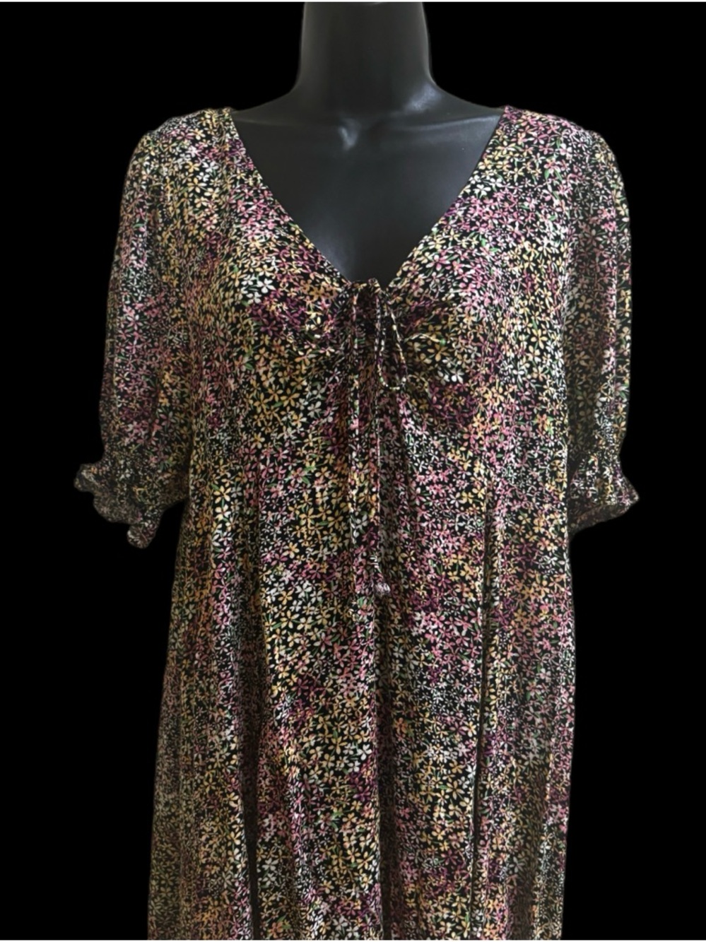 Women’s Floral V-Neck Tie Front Top - Black with Pink & Cream Print❤️LIKE NEW